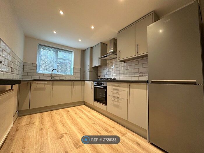 2 Bedroom Flat To Rent In Earlham Grove, London, E7