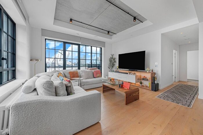 2 Bedroom Flat To Rent In Agar House, Orchard Place, E14