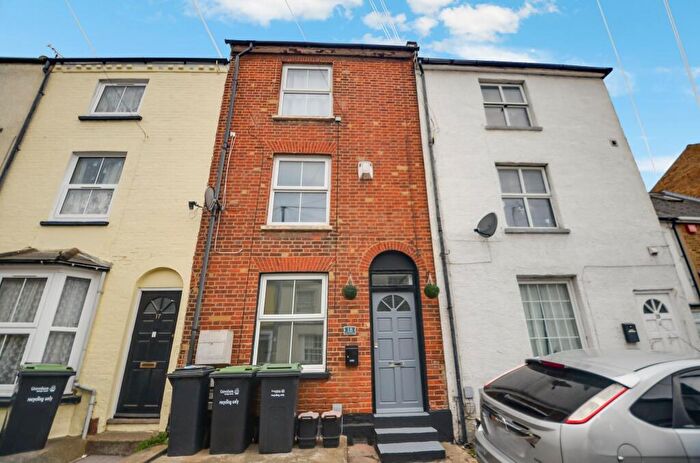 1 Bedroom Maisonette For Sale In East Terrace, Gravesend, Gravesend, DA12