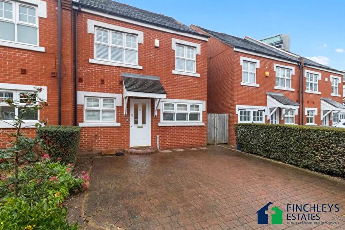 4 Bedroom Semi-Detached House To Rent In Dale Grove, North Finchley, N12