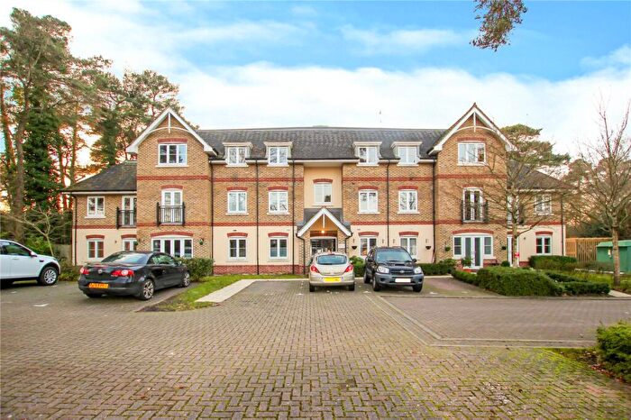 2 Bedroom Apartment For Sale In Aston Grange, Ralphs Ride, Bracknell, Berkshire, RG12