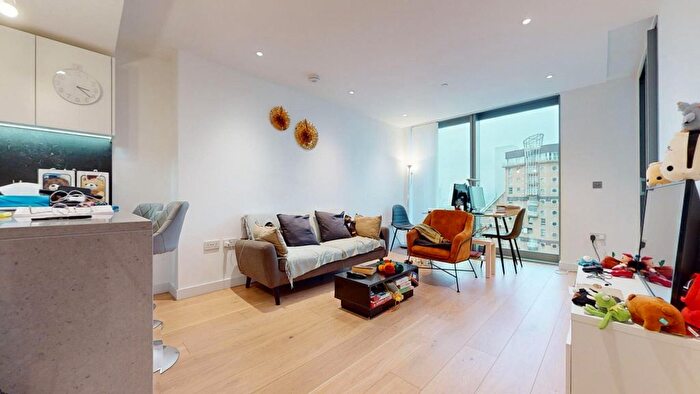 1 Bedroom Flat For Sale In Landmark Pinnacle, Marsh Wall, Canary Wharf, E14