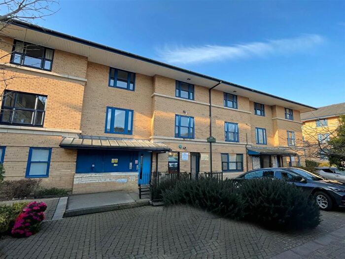 2 Bedroom Flat To Rent In North Row, Buckingham House, Central Milton Keynes, MK9