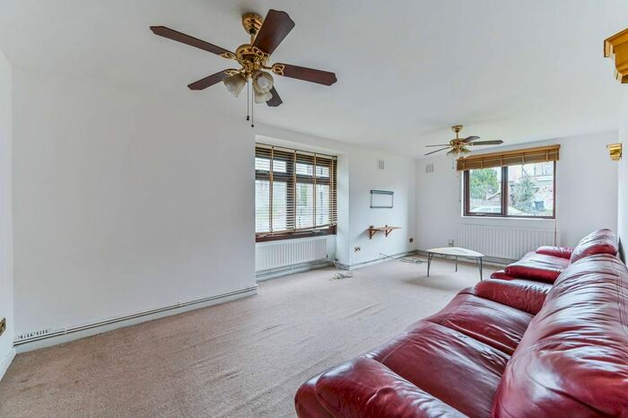 2 Bedroom Flat To Rent In Collette Court, Selhurst Road, London, Selhurst, London, SE25