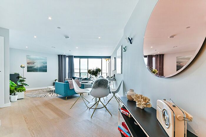 2 Bedroom Flat To Rent In Churchyard Row, London, SE11