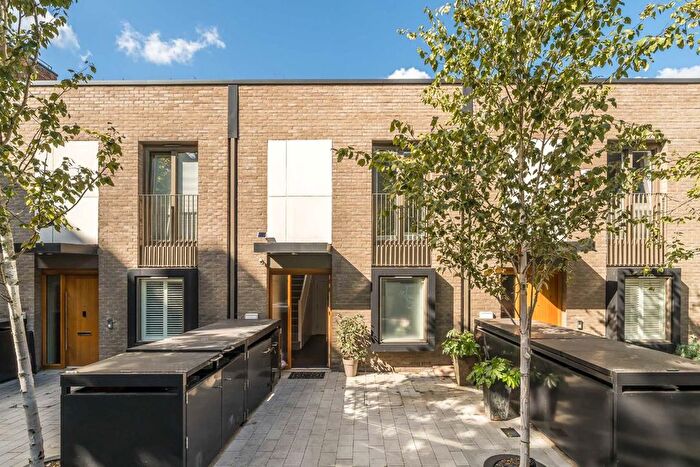 3 Bedroom Property To Rent In Bourke Close, Clapham, SW4
