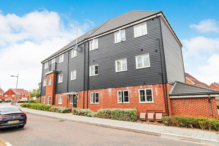 2 Bedroom Flat For Sale In Illett Way, Faygate, Horsham, West Sussex., RH12