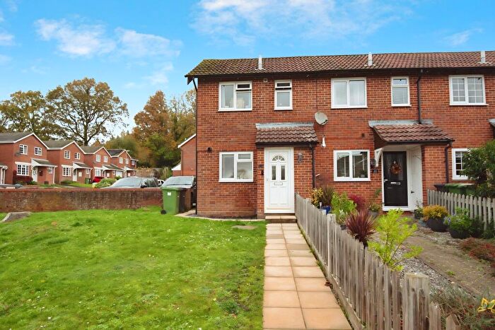 2 Bedroom Terraced House For Sale In Oak Coppice Close, Bishopstoke, SO50