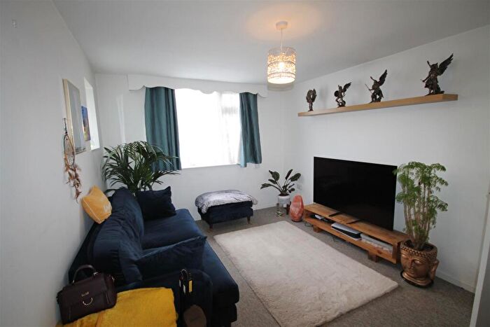 1 Bedroom Flat To Rent In Maple CourtAlsop Road KingswoodBRISTOL, BS15