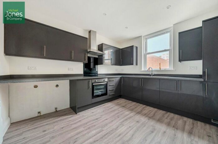 1 Bedroom Flat To Rent In Chapel Road, Worthing, West Sussex, BN11