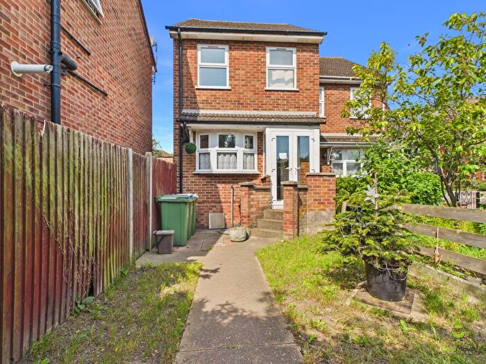 2 Bedroom Semi-Detached House To Rent In Gravel Hill, Bexleyheath, DA6