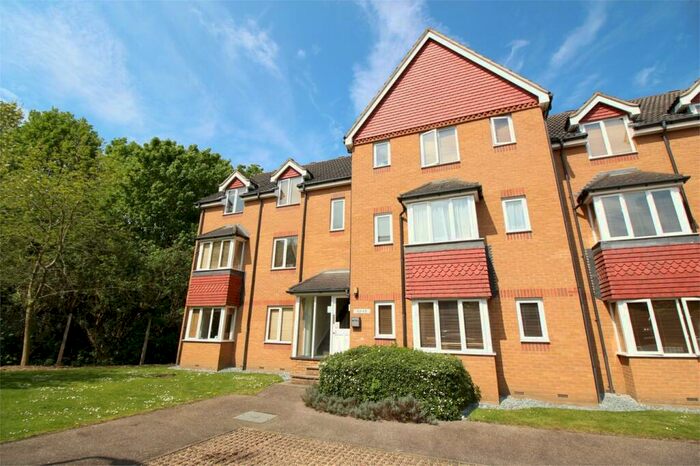 2 Bedroom Ground Flat To Rent In Redoubt Close, Hitchin, SG4