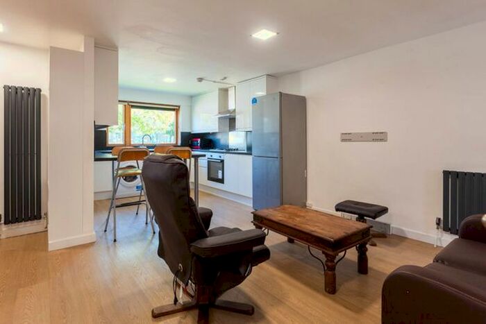 6 Bedroom Terraced House To Rent In Southwark Park Road, Bermondsey, SE16