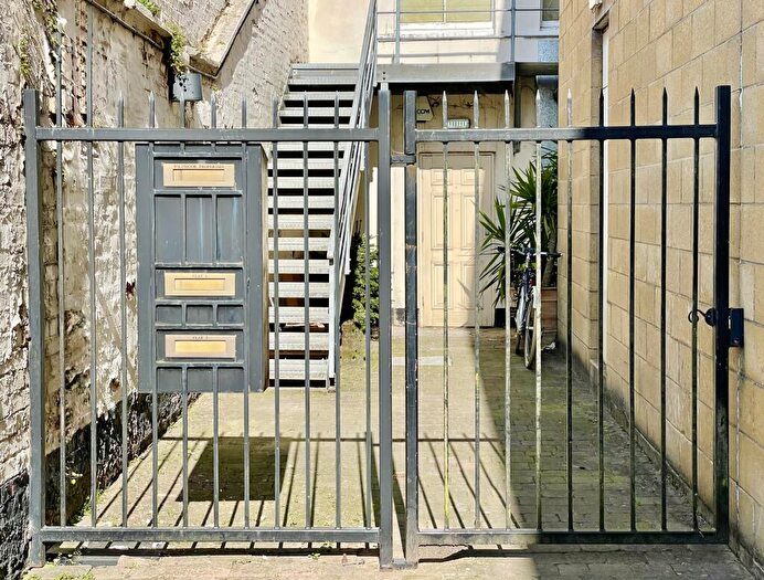 2 Bedroom Apartment To Rent In Central Cirencester, Gloucestershire, GL7