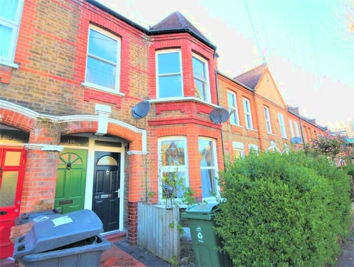 2 Bedroom Flat To Rent In Edward Road, Walthamstow, E17