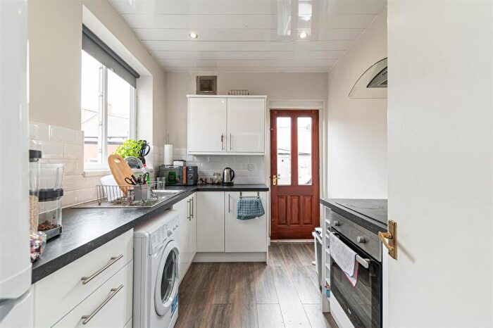 2 Bedroom Flat To Rent In Warwick Street, Heaton, Newcastle Upon Tyne, NE6