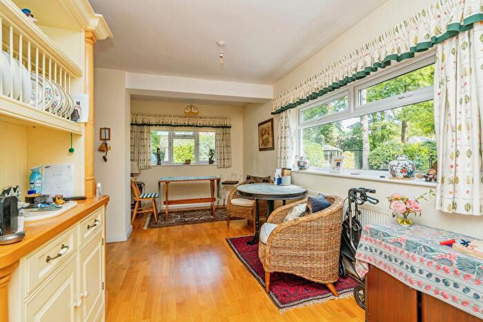 4 Bedroom Detached House For Sale In Dartnell Avenue, West Byfleet, Surrey, KT14