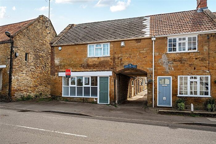 1 Bedroom Flat For Sale In High Street, Stoke-Sub-Hamdon, Somerset, TA14