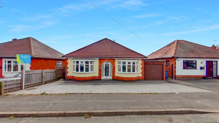 3 Bedroom Detached Bungalow To Rent In Welwyn Avenue, Allestree, Derby, Derbyshire, DE22