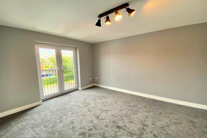 2 Bedroom Flat To Rent In Lawnhurst Avenue, Manchester, M23