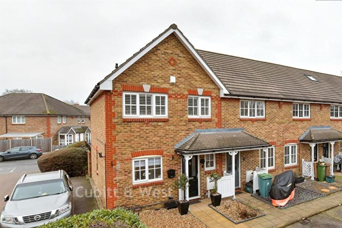 3 Bedroom End Of Terrace House For Sale In Greenacre Place, Wallington, Surrey, SM6