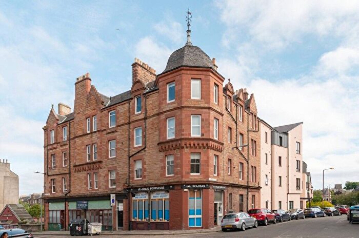 2 Bedroom Flat To Rent In Polwarth Crescent, Edinburgh, EH11