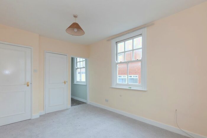 1 Bedroom Flat To Rent In Market Square, Bicester, OX26