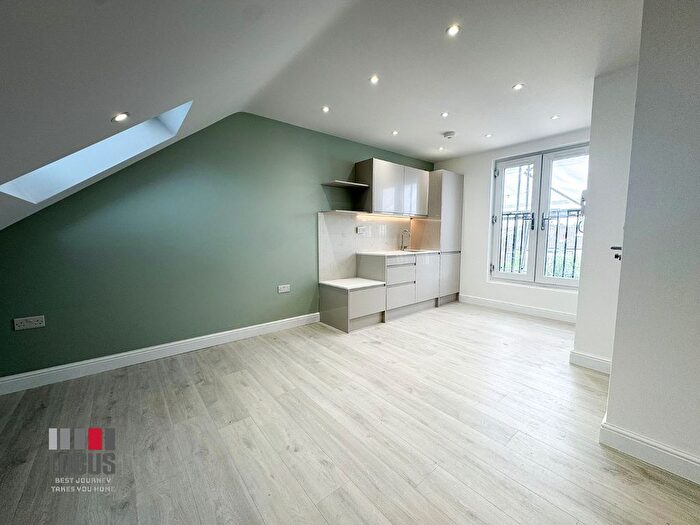 1 Bedroom Studio To Rent In Westbury Avenue, Turnpike Lane, N22