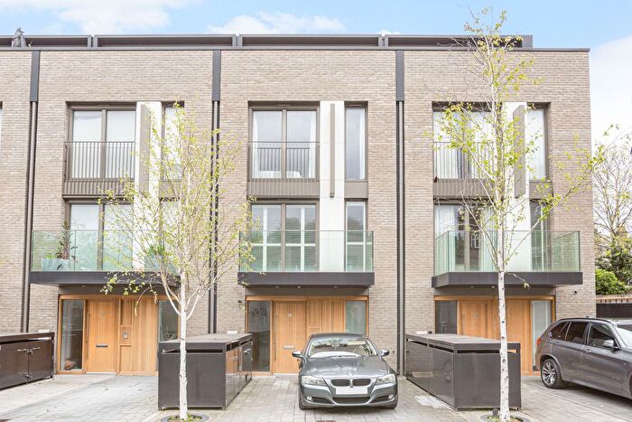 5 Bedroom Terraced House To Rent In Bourke Close, Clapham, SW4