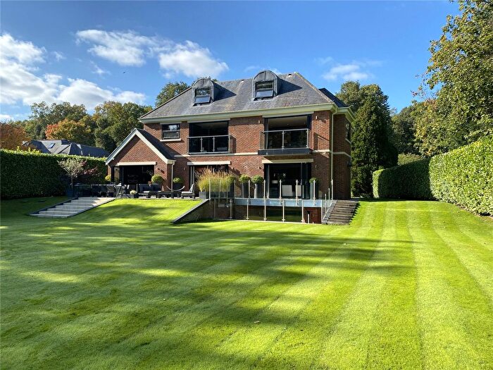 5 Bedroom Detached House For Sale In Broadwater Close, Burwood Park, KT12