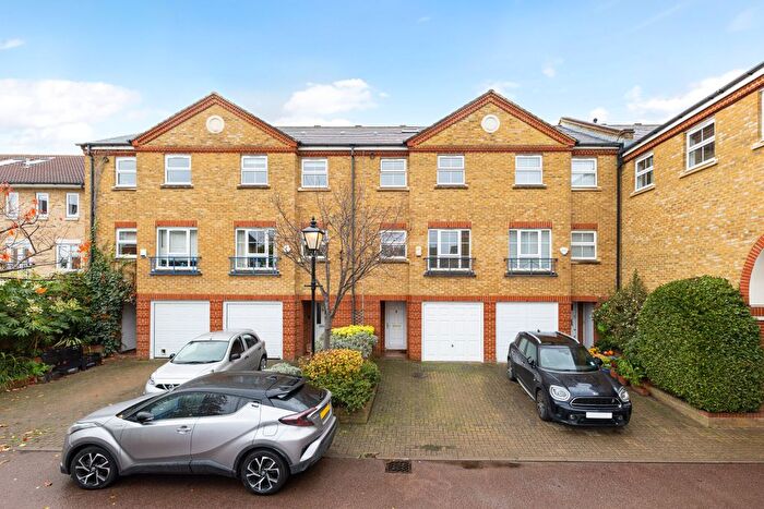 4 Bedroom Terraced House For Sale In Malthouse Drive, London, W4