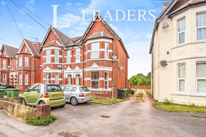 2 Bedroom Flat To Rent In Landguard Road, Southampton, SO15