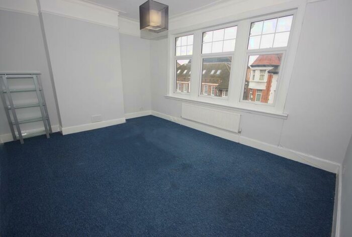 2 Bedroom Flat To Rent In Ballards Lane, Finchley, N3