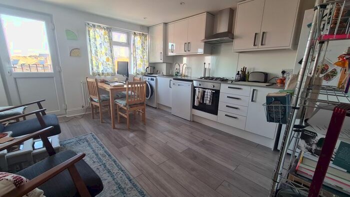 2 Bedroom Flat To Rent In Broadway Parade, London, N8