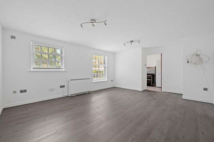 2 Bedroom Apartment To Rent In Leigh Hunt Drive, London, N14