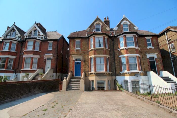 2 Bedroom Flat To Rent In Maidstone Road, Chatham, Kent, ME4