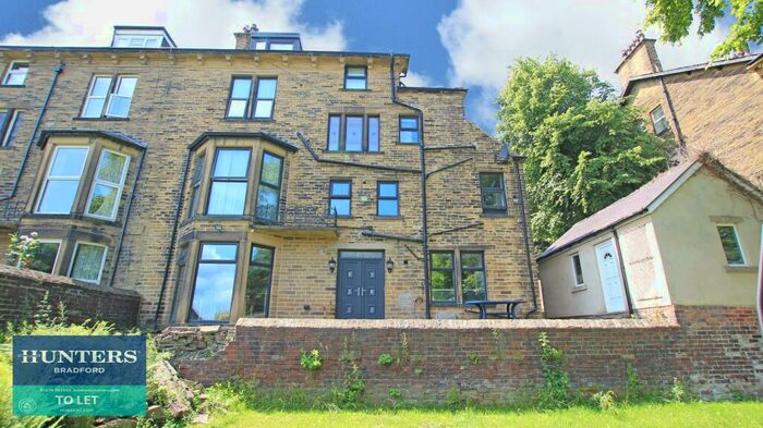 2 Bedroom Flat To Rent In Park Drive, Bradford, BD9