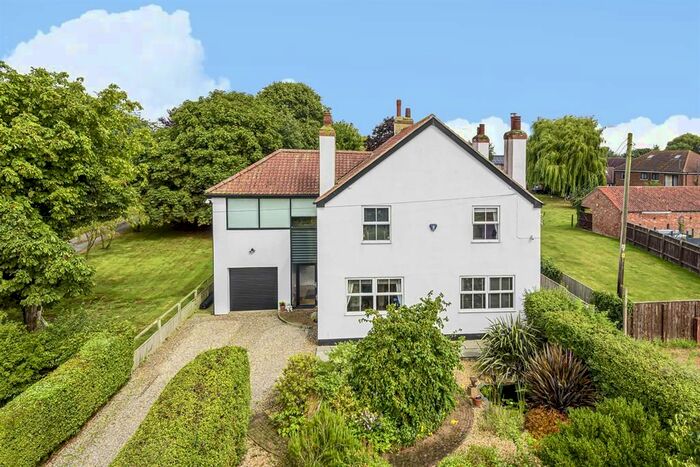 4 Bedroom Detached House For Sale In Carr Lane, Weel, Beverley, HU17