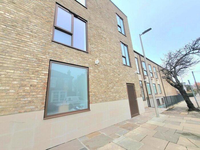 1 Bedroom Flat To Rent In Mulberry Way, South Woodford, E18
