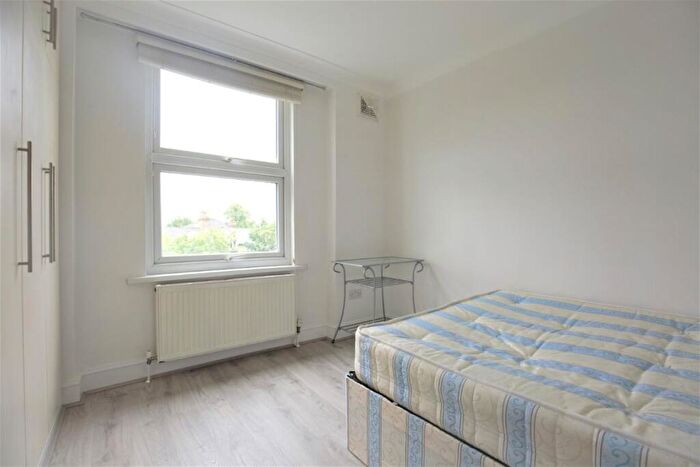 1 Bedroom Flat To Rent In Camden Road, London, N7