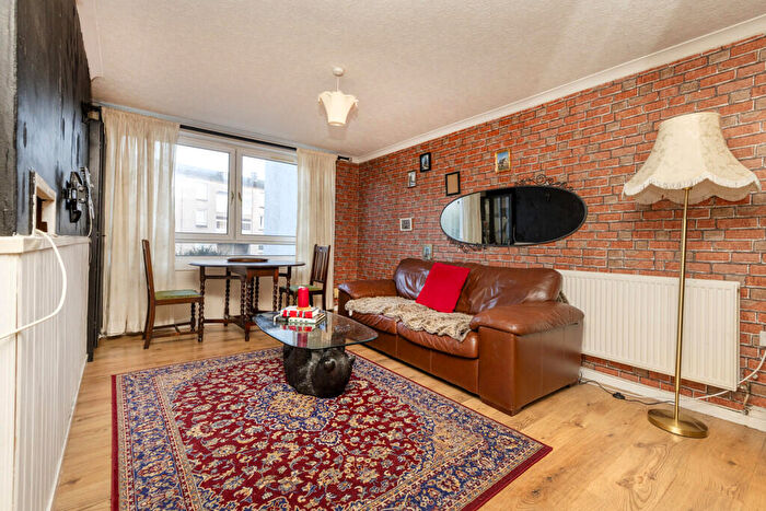 2 Bedroom Flat For Sale In (Flat ) Oxgangs Avenue, Oxgangs, Edinburgh, EH13