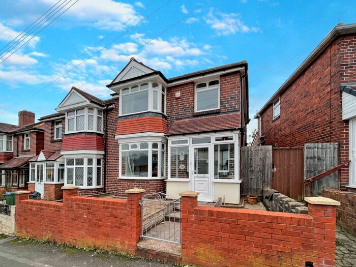 3 Bedroom Semi-Detached House To Rent In Pargeter Road, Bearwood, Smethwick B67
