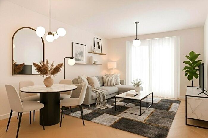 2 Bedroom Apartment For Sale In Alphington, Exeter, Devon, EX2