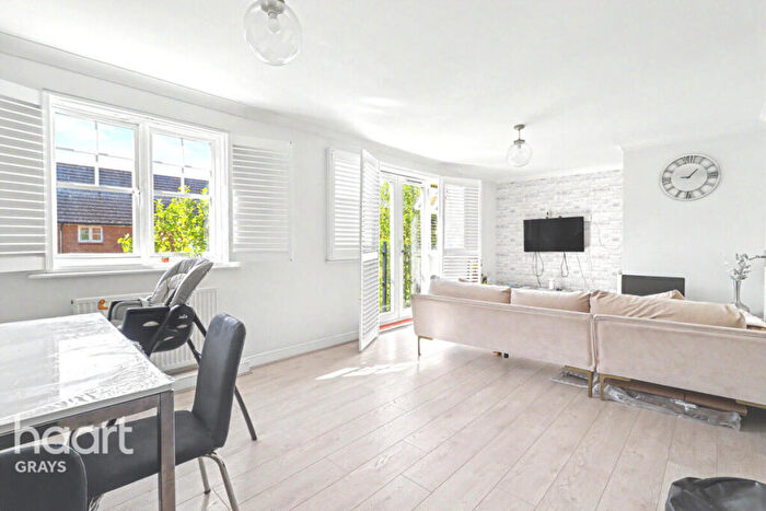 2 Bedroom Flat To Rent In Caspian Way, Purfleet, RM19