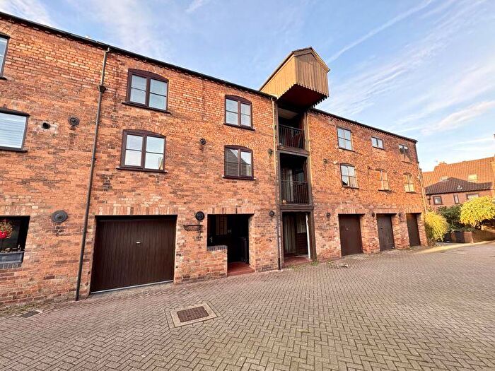 2 Bedroom Town House To Rent In Church Close, Louth, LN11