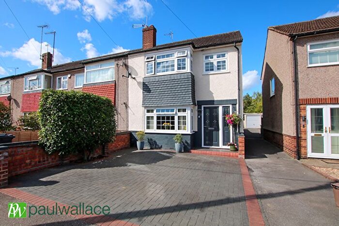 3 Bedroom End Of Terrace House For Sale In Edinburgh Crescent, Waltham Cross, EN8