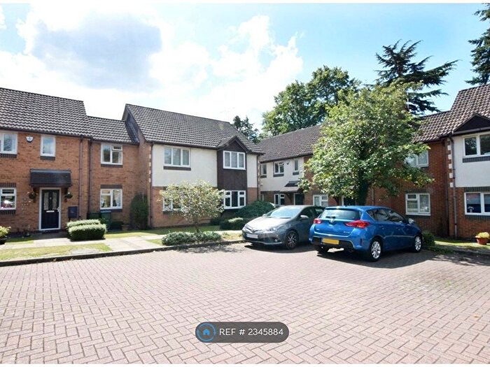 2 Bedroom Flat To Rent In Melrose Place, Watford, WD17