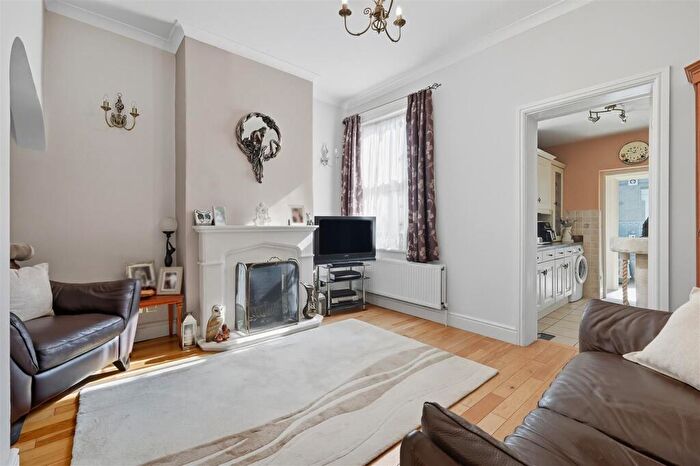 3 Bedroom End Of Terrace House For Sale In Elmhurst Road, Enfield, EN3