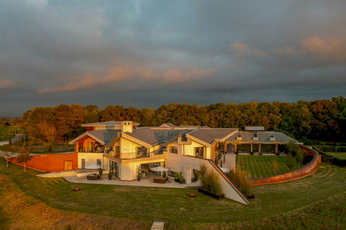 9 Bedroom Detached House For Sale In Forest Green Road, Holyport Near Windsor, Berkshire, SL6