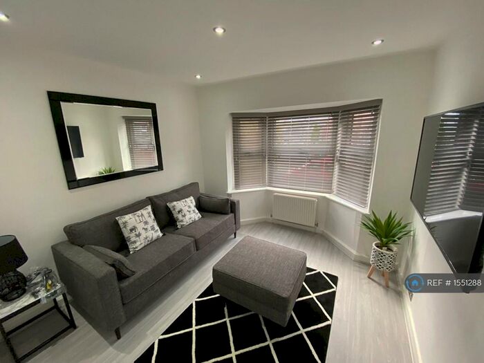 2 Bedroom Flat To Rent In Derwentwater Grove, Leeds, LS6